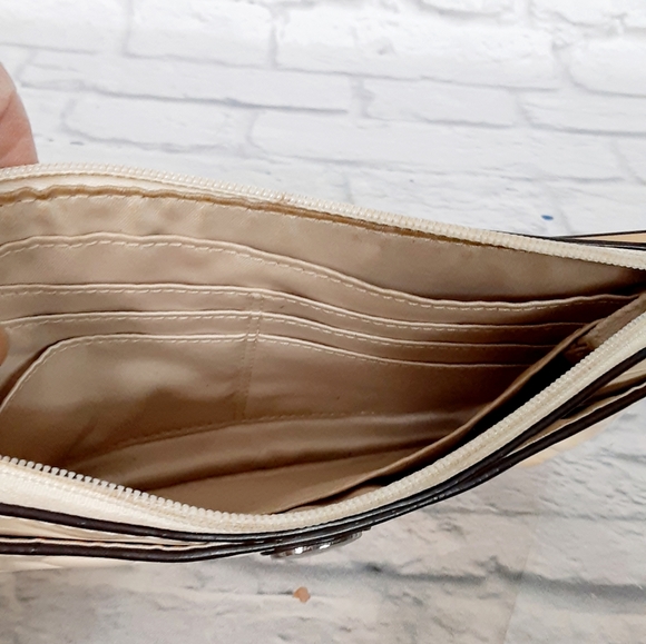 Coach cream patent leather wristlet, wallet - Picture 14 of 14